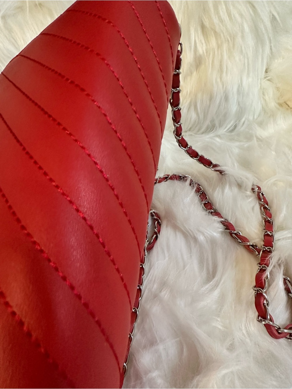 Badgley Mischka Red Quilted Shoulder Bag - Picture 13 of 15